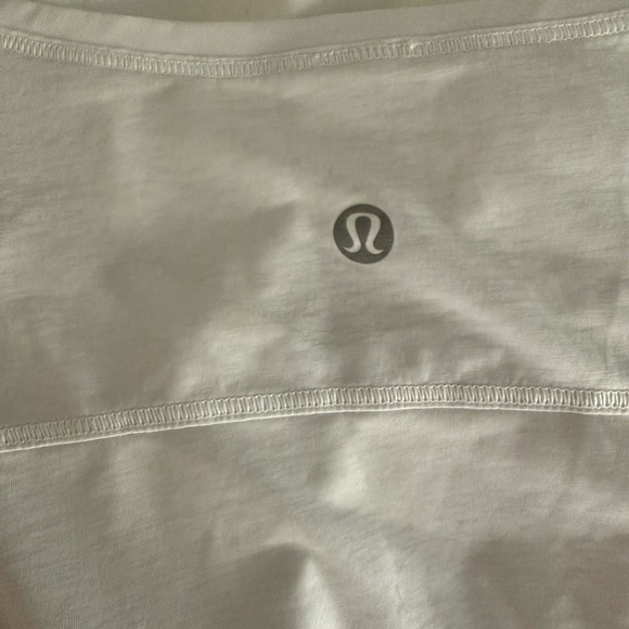 Lululemon flowy top size 4 - Picture 3 of 3